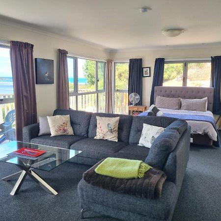 Ferienwohnung Tree House Taieri Mouth Exterior foto