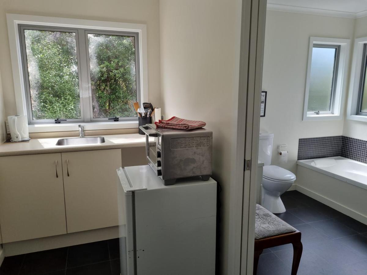 Ferienwohnung Tree House Taieri Mouth Exterior foto