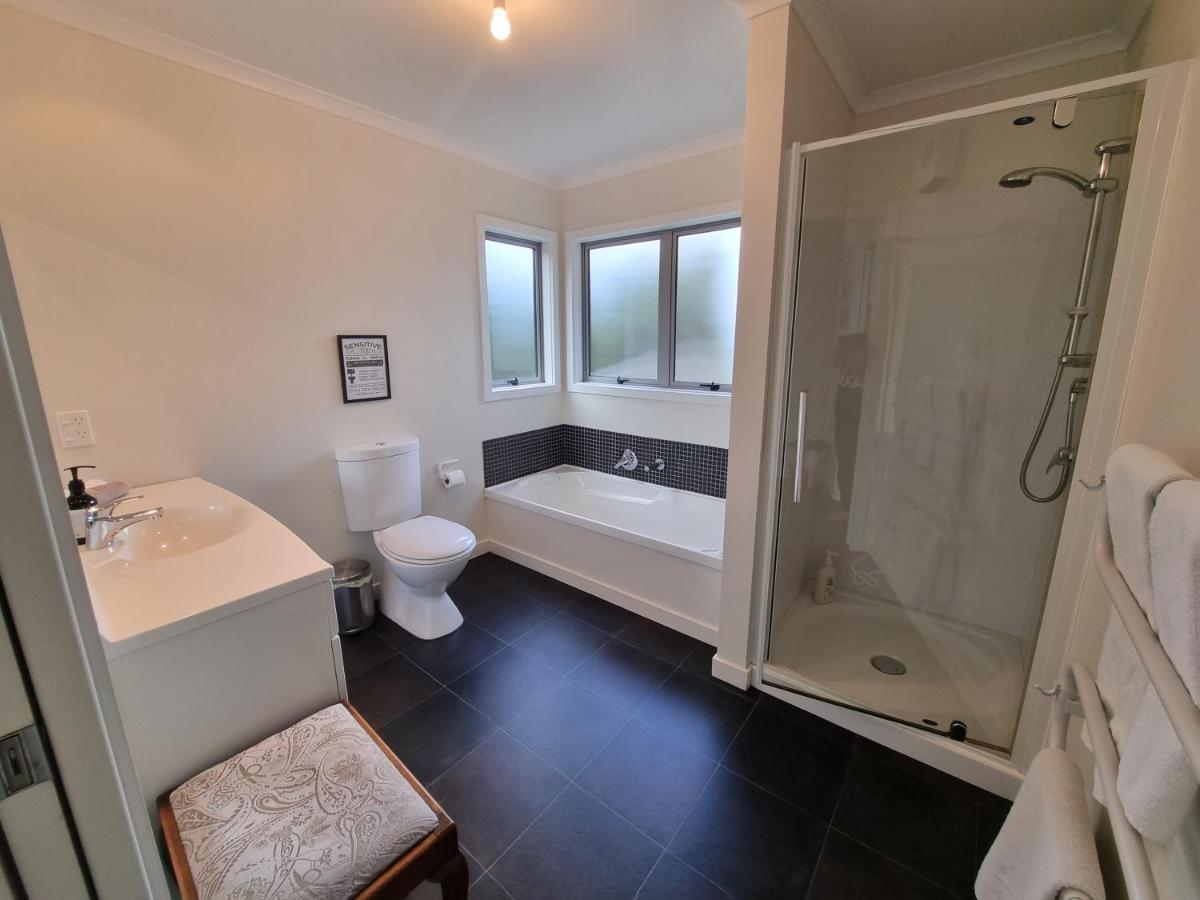 Ferienwohnung Tree House Taieri Mouth Exterior foto