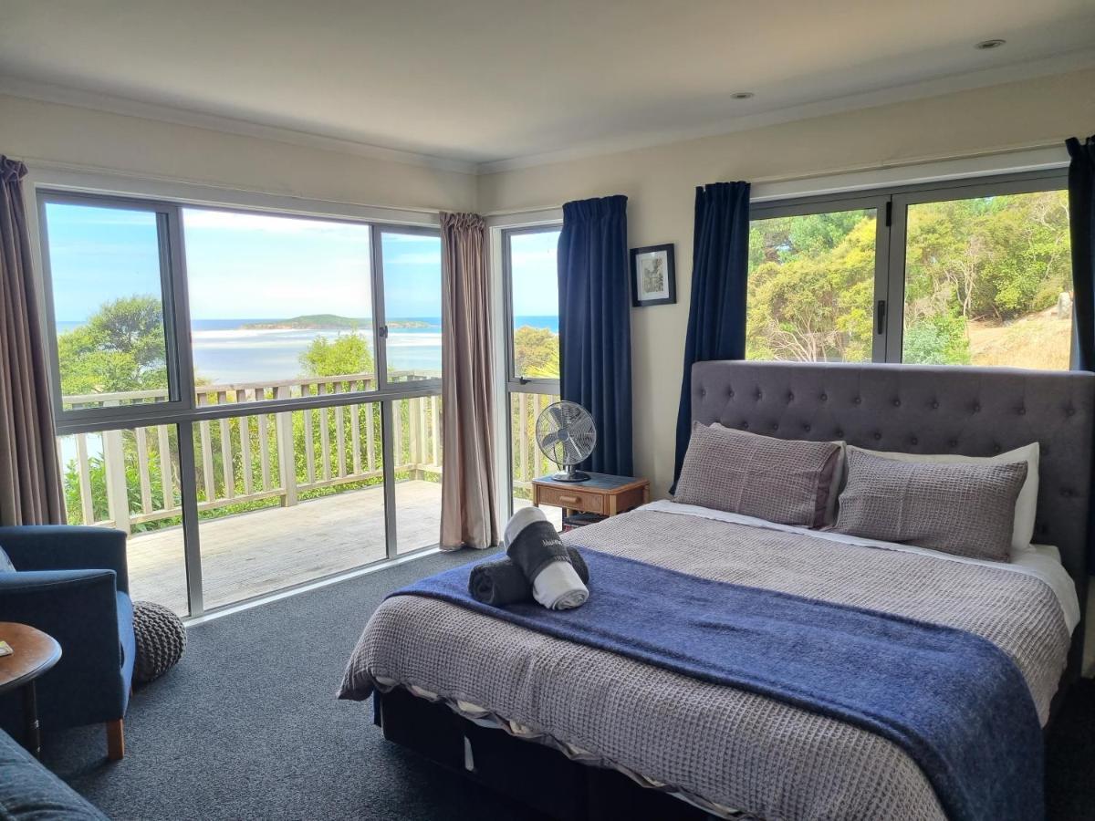 Ferienwohnung Tree House Taieri Mouth Exterior foto